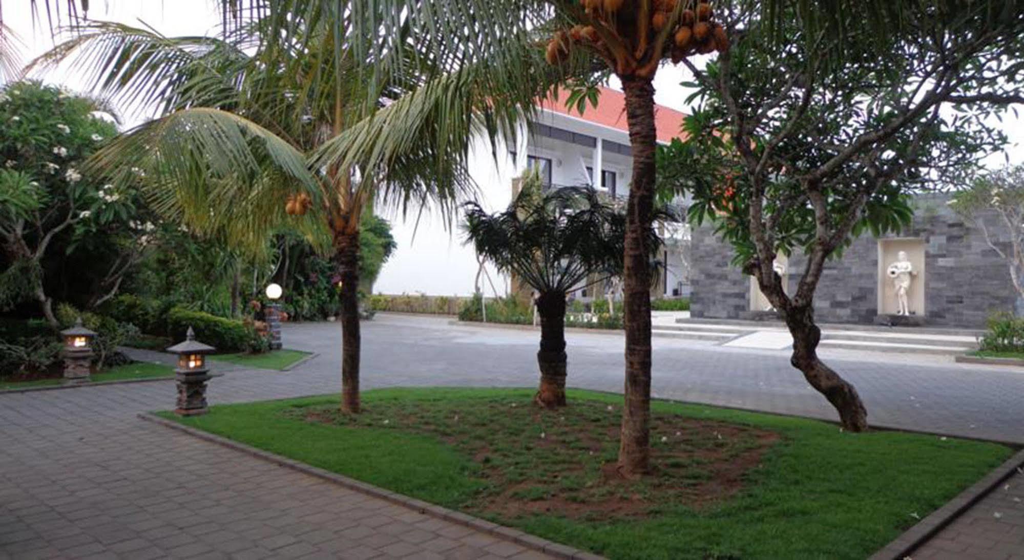 D' Kubu Pratama Homestay Nusa Dua  Exteriör bild